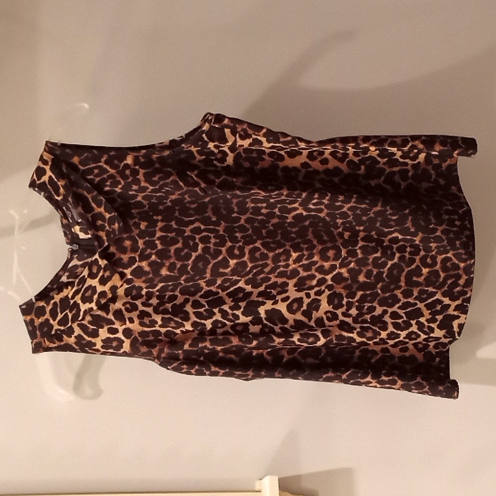 🛍 3/$15 🛍 AT Animal print top 🐆